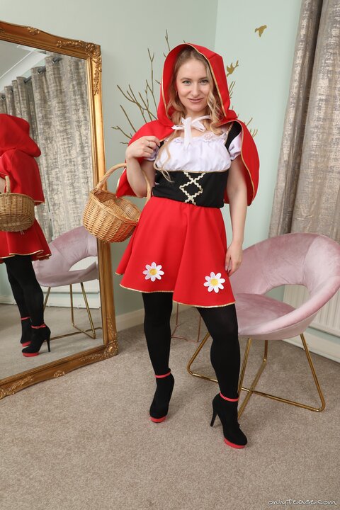 Image set cover: OnlyTease Luna #25922 (12-12-2024)